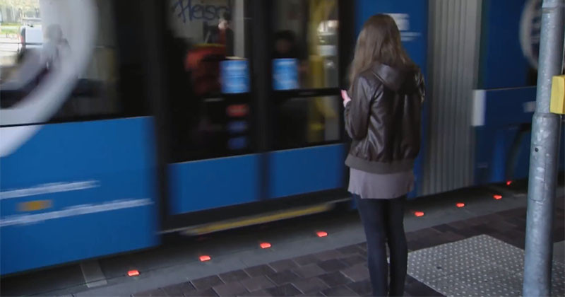 These Traffic Lights Aim To Get The Attention Of Distracted Walkers