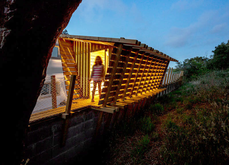 Casa no muro, a playhouse in Portugal, designed by Martial Marquet & Mohammed Omais, together with Olivia Gomes(SA), and Remi Godet