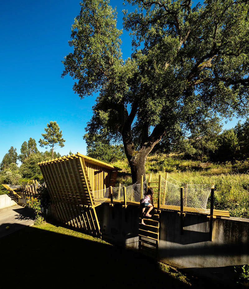 Casa no muro, a playhouse in Portugal, designed by Martial Marquet & Mohammed Omais, together with Olivia Gomes(SA), and Remi Godet