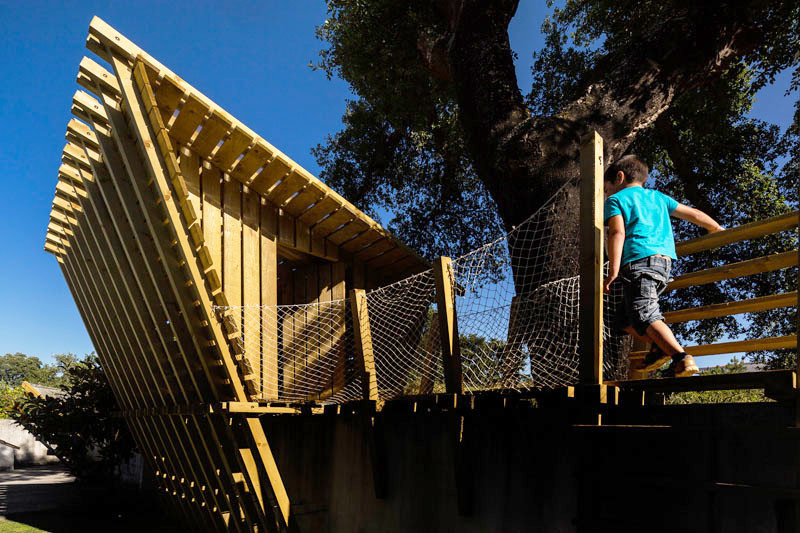 Casa no muro, a playhouse in Portugal, designed by Martial Marquet & Mohammed Omais, together with Olivia Gomes(SA), and Remi Godet