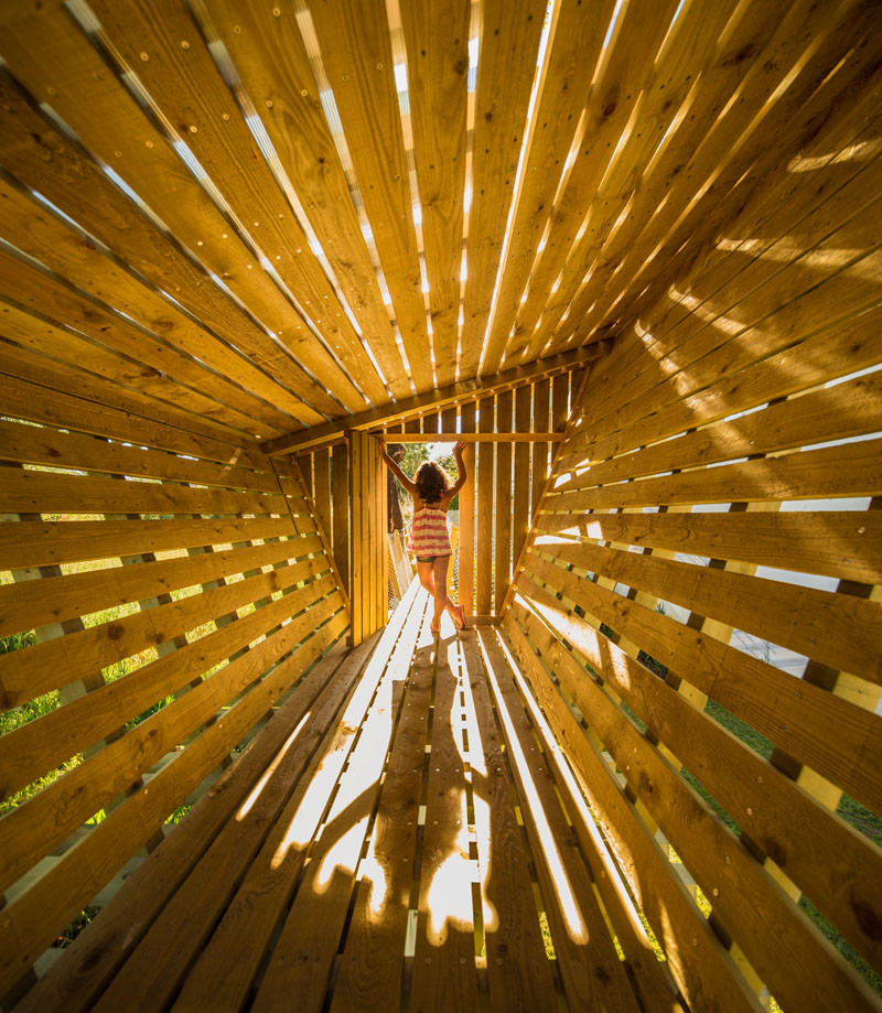 Casa no muro, a playhouse in Portugal, designed by Martial Marquet & Mohammed Omais, together with Olivia Gomes(SA), and Remi Godet