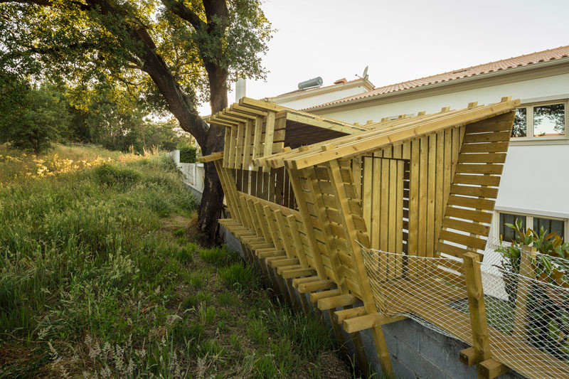 Casa no muro, a playhouse in Portugal, designed by Martial Marquet & Mohammed Omais, together with Olivia Gomes(SA), and Remi Godet