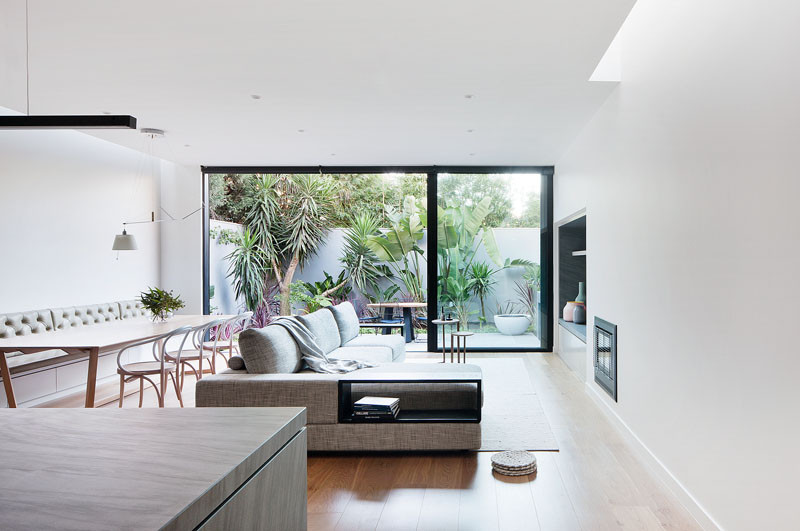 Courtyard House by Robson Rak