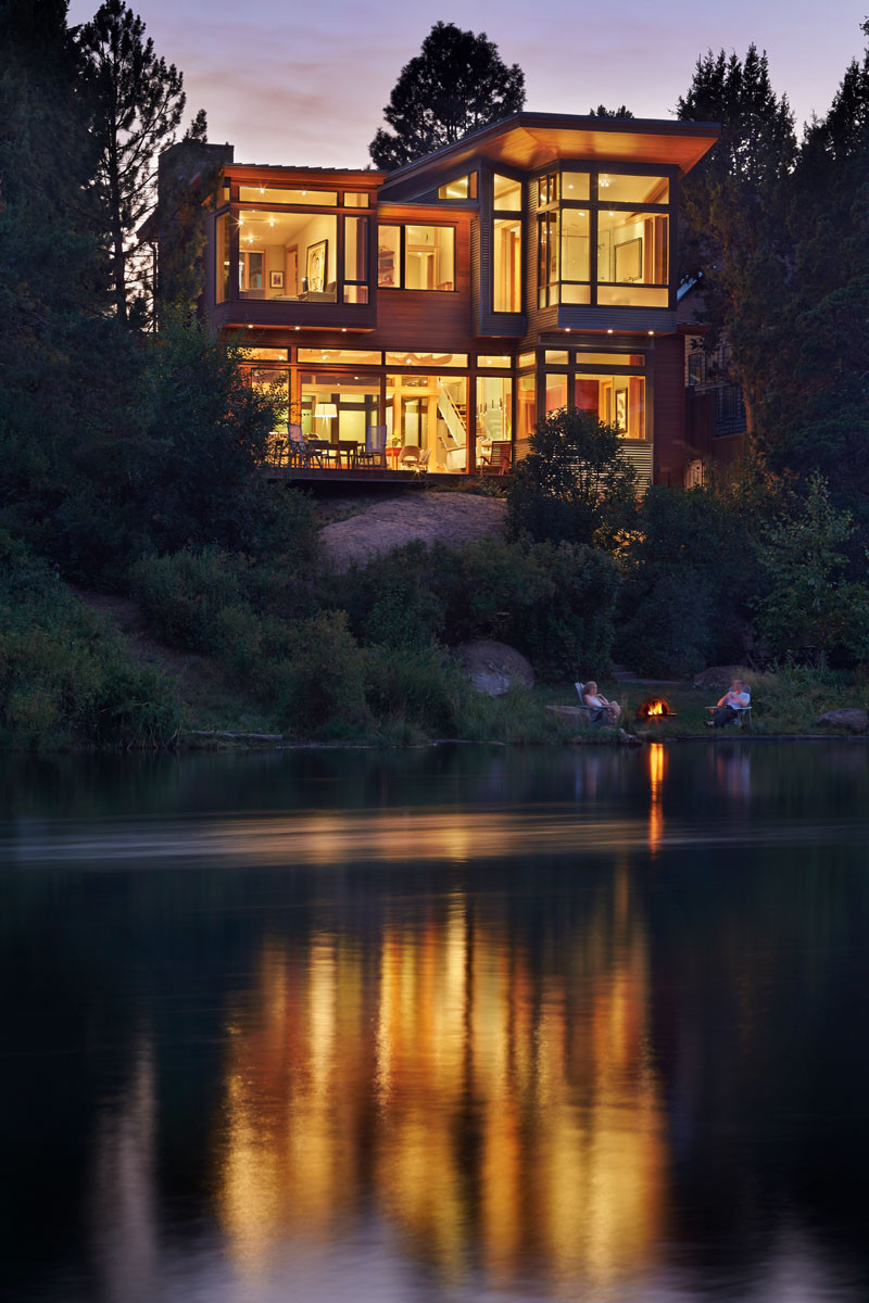 This Contemporary Home Sits On A River In Oregon // Deschutes House by FINNE Architects