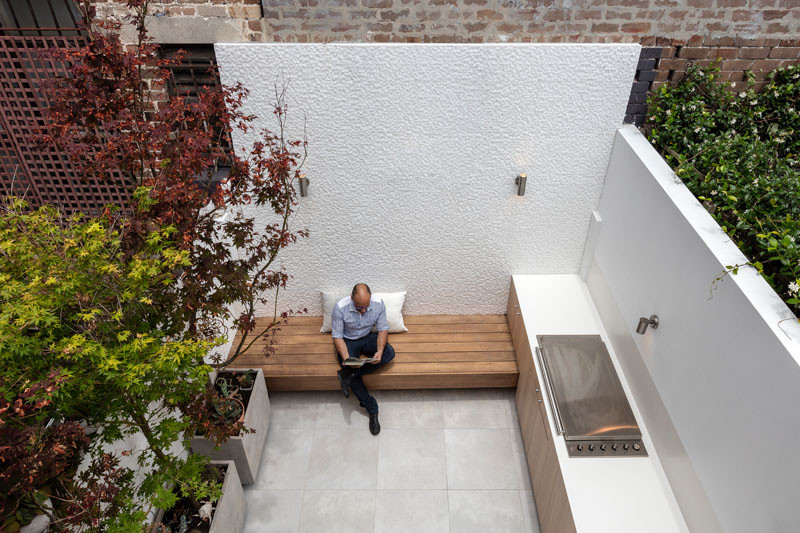 Indoor / Outdoor Kitchen - The Surry Hills House by benn + penna