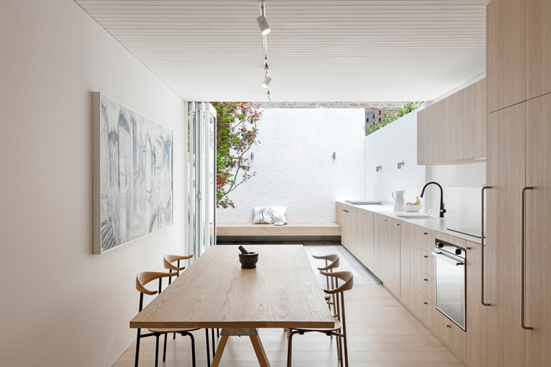 Indoor / Outdoor Kitchen - The Surry Hills House by benn + penna