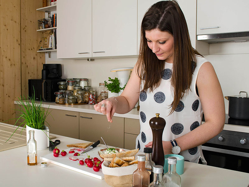 Calla, an indoor hydroponic herb planter