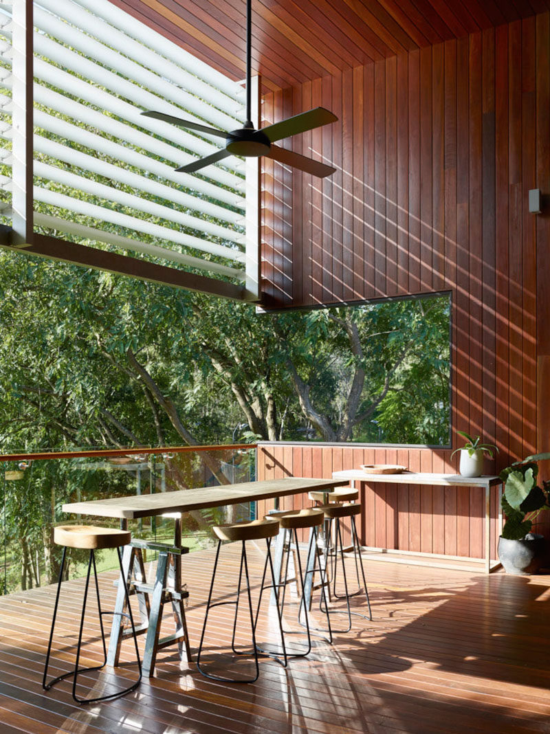 This Australian home has a semi-outdoor bar area for enjoying a cool beverage while looking at the surrounding bushland.