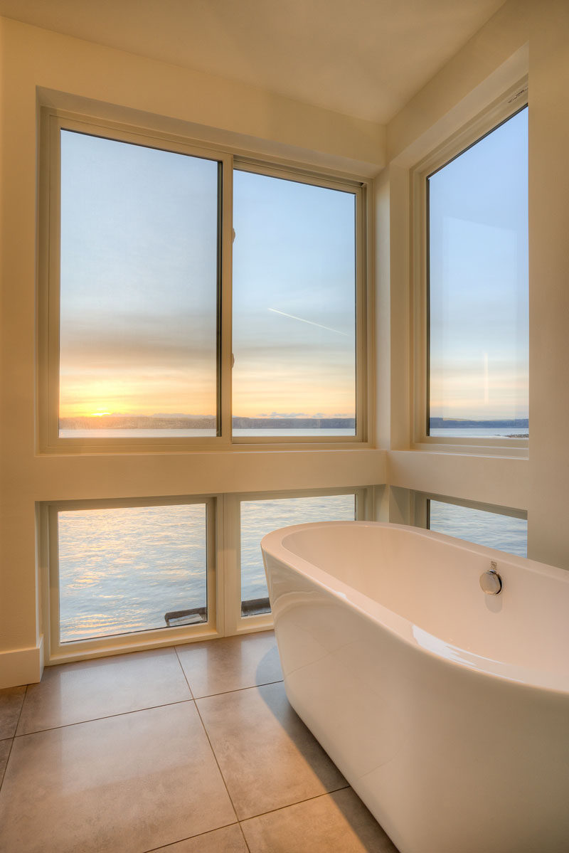 The bathtub in the bathroom has amazing views.