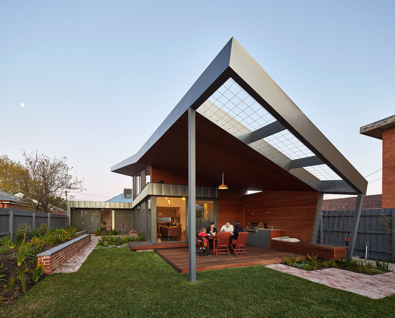 Guild Architects were asked to design an extension that would integrate the garden as part of the living area, and encourage living outdoors.