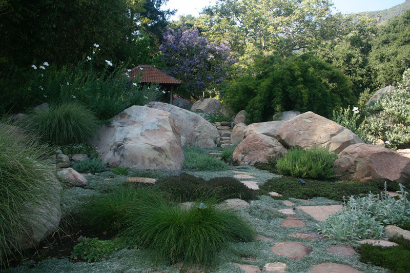 5 Benefits Of Having A Rock Garden // Rock gardens look great all year.