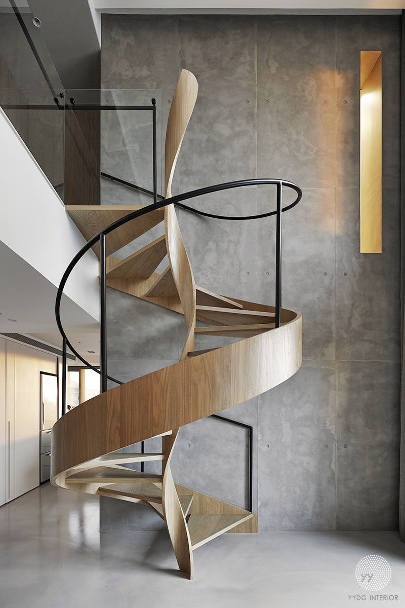 Interior design firm YYDG, didn't just install your typical wooden staircase when they were designing the interiors of this home. Instead they chose to design a wooden spiral staircase to connect the different levels of the home, and the central part of the stairs is twisted wood.