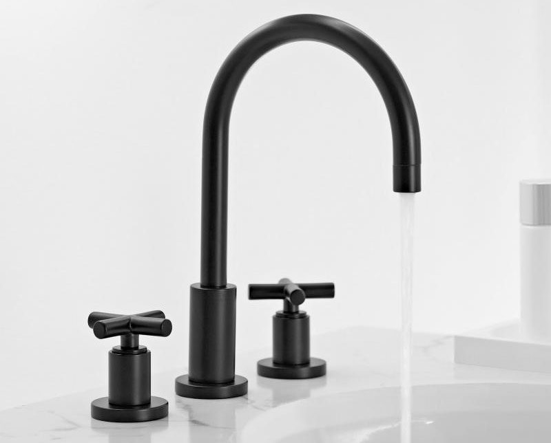 Matte black faucets add a touch of minimalism to your bathroom.