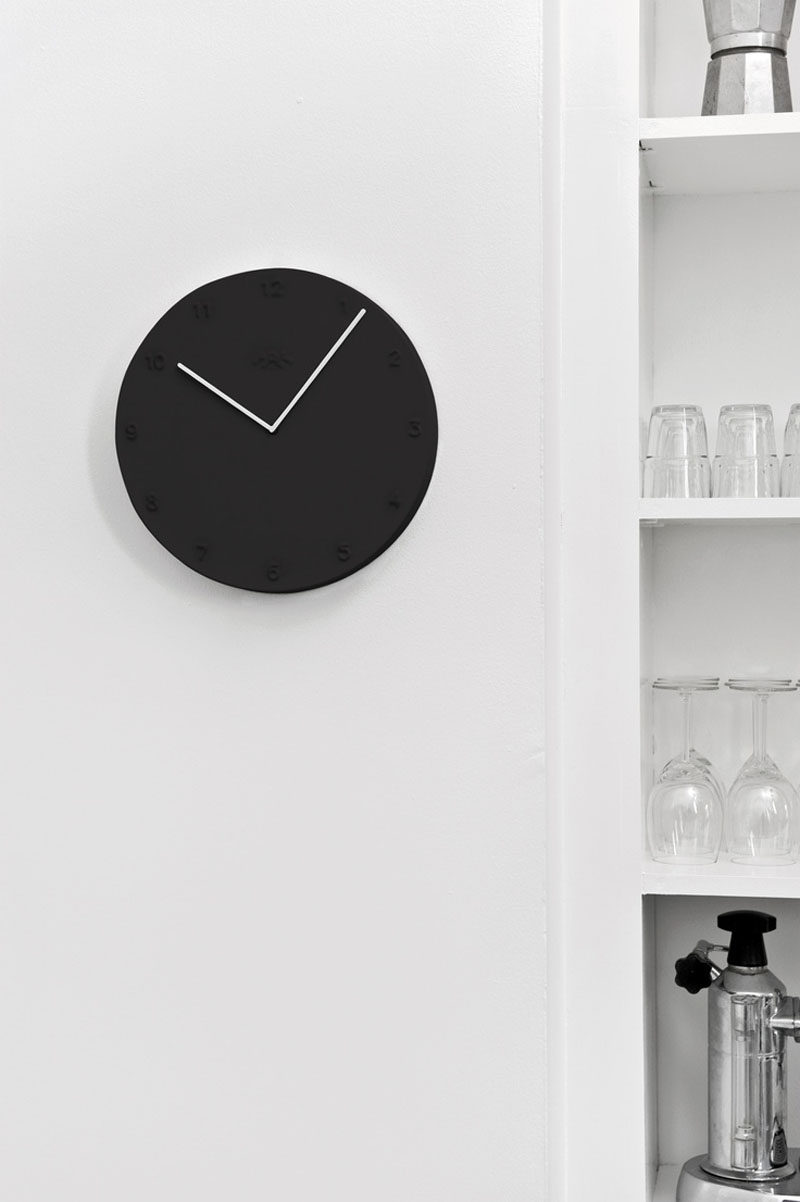 With a black clock hanging in your kitchen you'll always be on time and your kitchen will always be looking classy. #BlackKitchen #BlackClock #BlackDecor