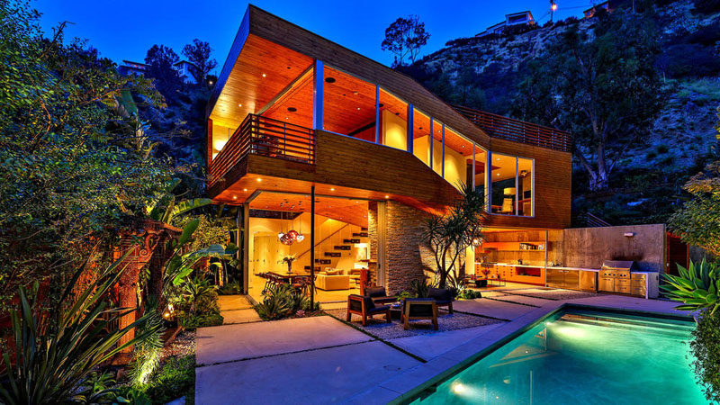 Hidden away at the end of a cul-de-sac in the Hollywood Hills, is this home that makes use of wood, stone and glass to create a relaxing and calm living environment.