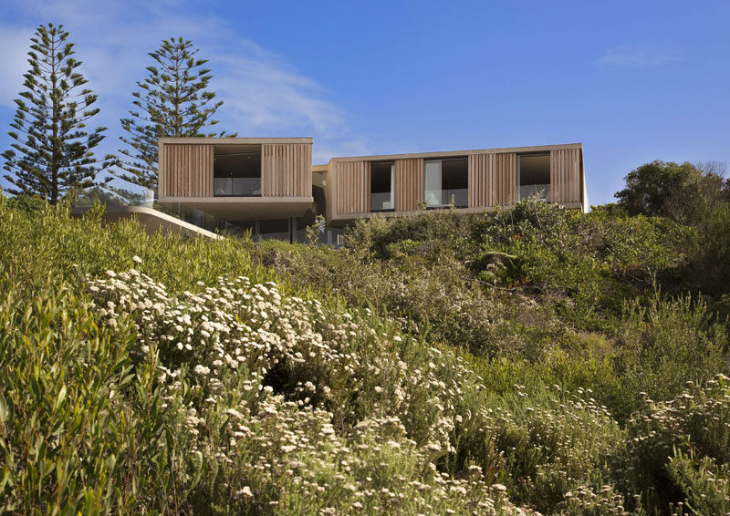 This family home in South Africa takes advantage of the sloping site and water views.