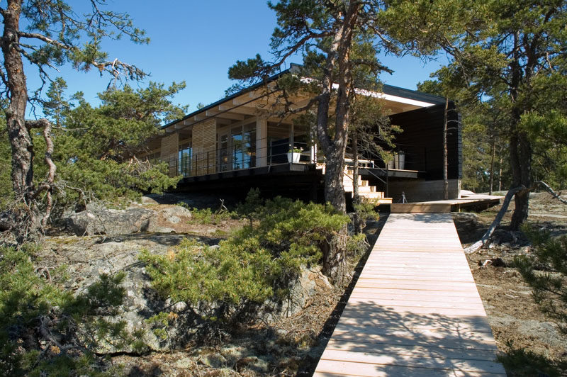 Designed by Sigge Arkkitehdit Oy, the building was created to be as low and as discreet as possible, but at the same time allowing for views of the landscape.