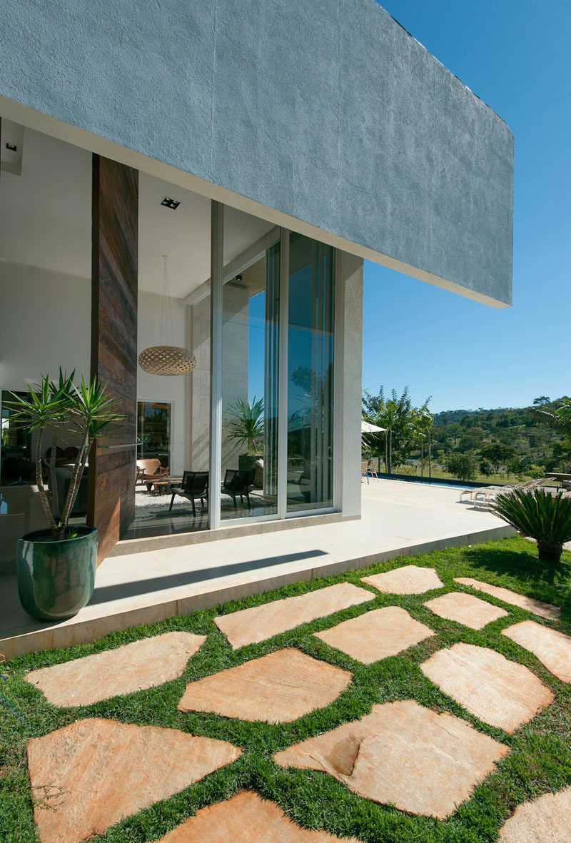 10 Ideas for Stepping Stones in Your Garden // Warm stones create a wide path in the backyard of this single family home.