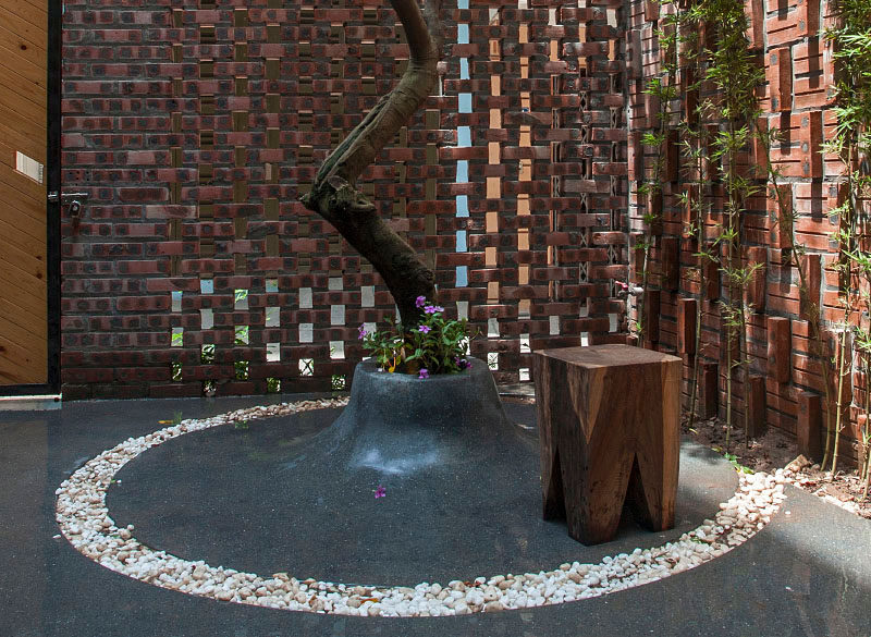 Landscape Design Idea - Customize An Outdoor Space With A Built-In Planter