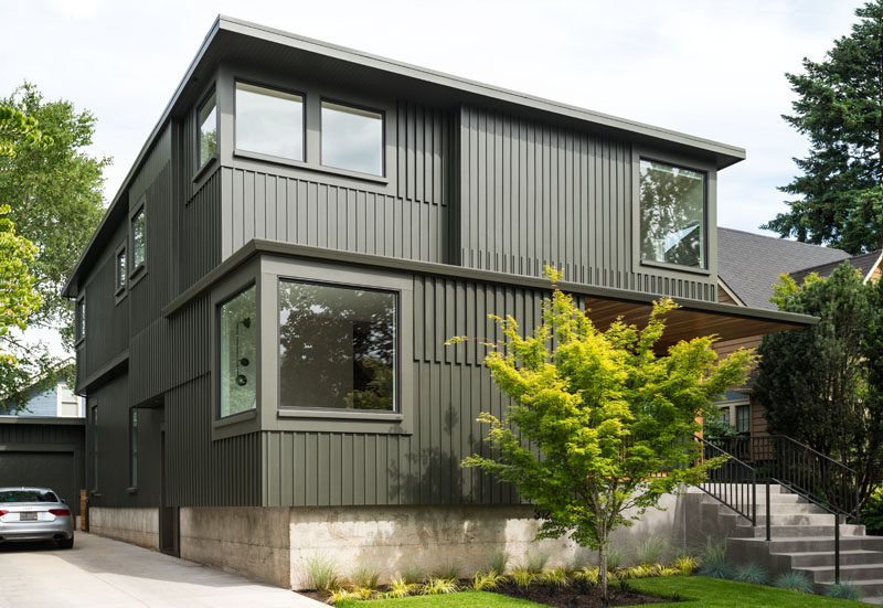 Beebe Skidmore have recently completed a new dark green home in Portland, that has a look influenced by the owners’ attraction to spare, clean lines, careful use of color and material punches.