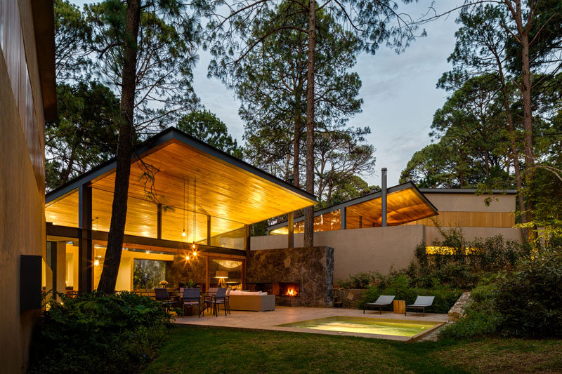 This home in Valle de Bravo, Mexico, was designed to allow the home owners to enjoy the tranquility of the surrounding forest of ancient pines and lush vegetation.