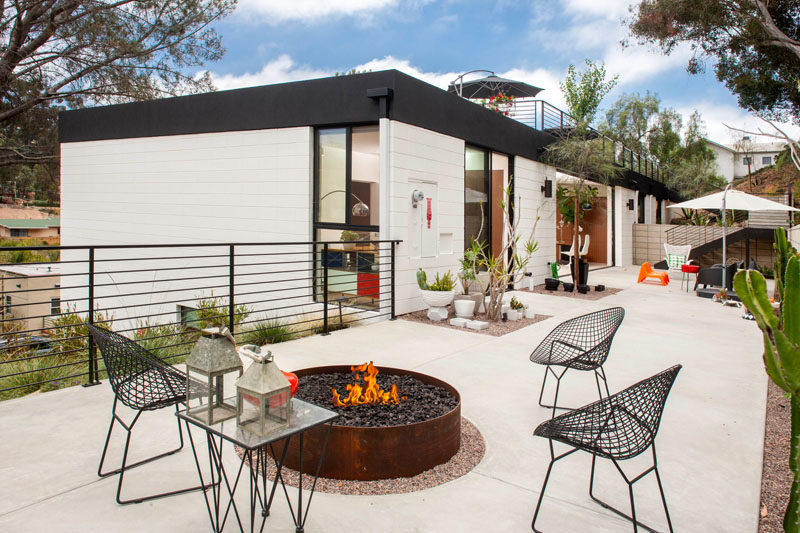 This Californian home has a minimalist outdoor patio area inspired by mid-century design.