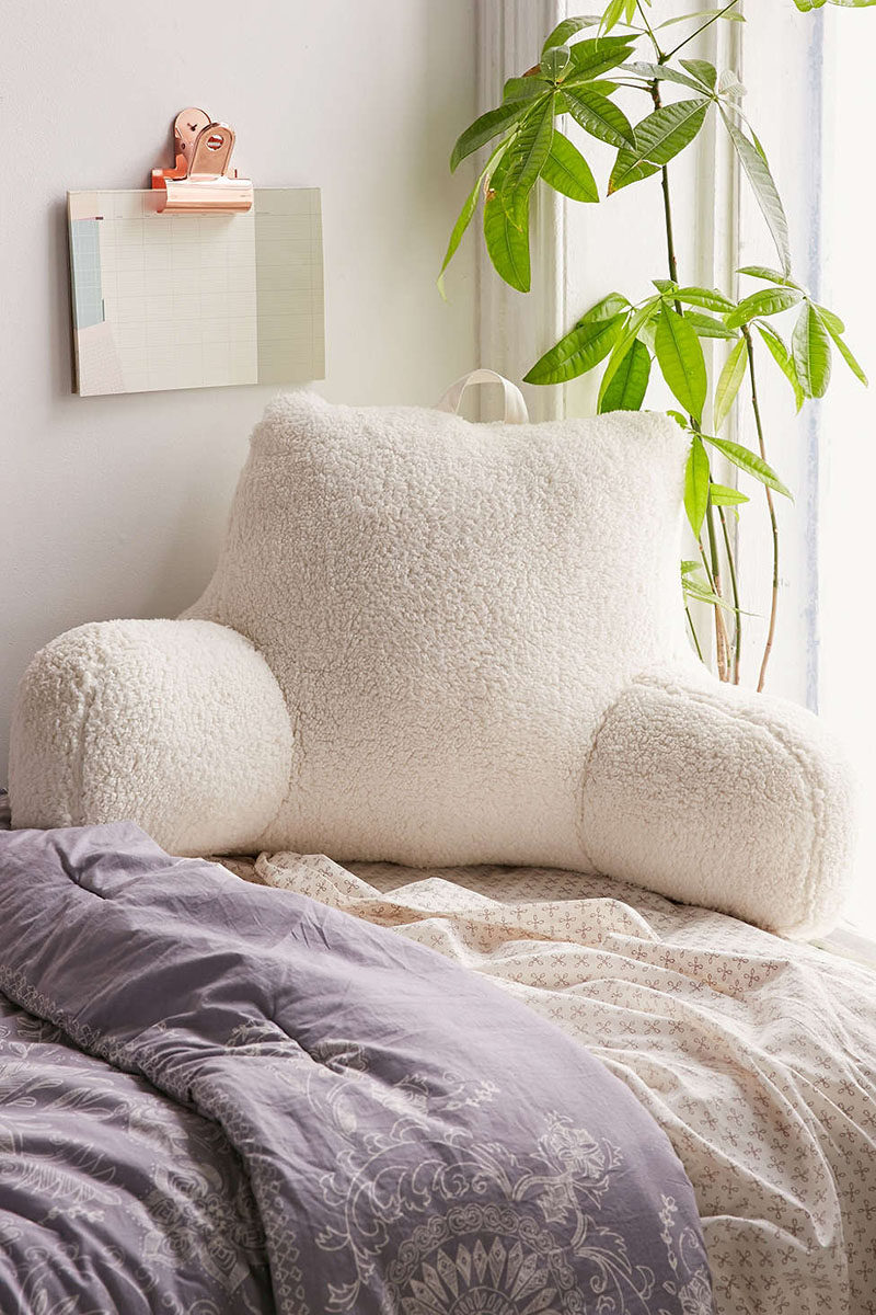 DORM ROOM Design Ideas And Must-Have Essentials // Comfortable study pillows are great for all night study sessions.