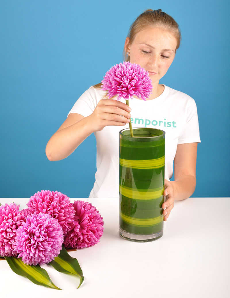 Flower Arrangement DIY - Line Your Vase With Leaves To Hide The Flower Stems