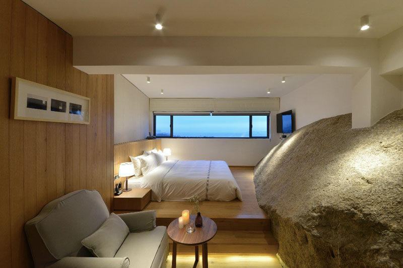 Designed by C+ Architects and Naza design studio, the Nashare Hotel is located in a tranquil forest in Xiamen, China, and in some of the hotel rooms they have worked around large boulders and rock walls, to create a natural element that is unexpected.