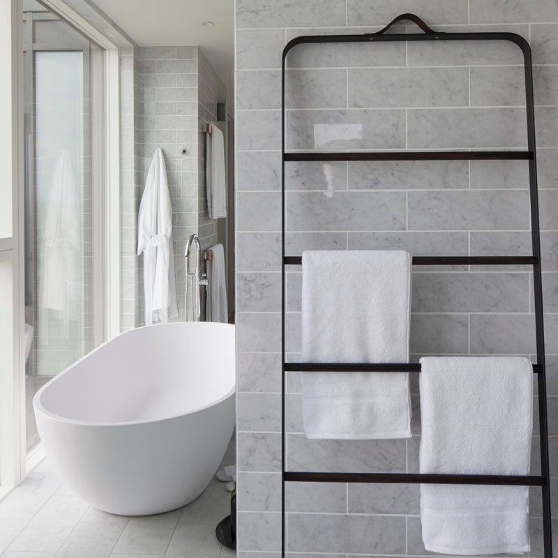 6 Ideas For Creating A Minimalist Bathroom // Simple Accents And Decor --- Anything you bring into your minimalist bathroom should be both beautiful and functional.