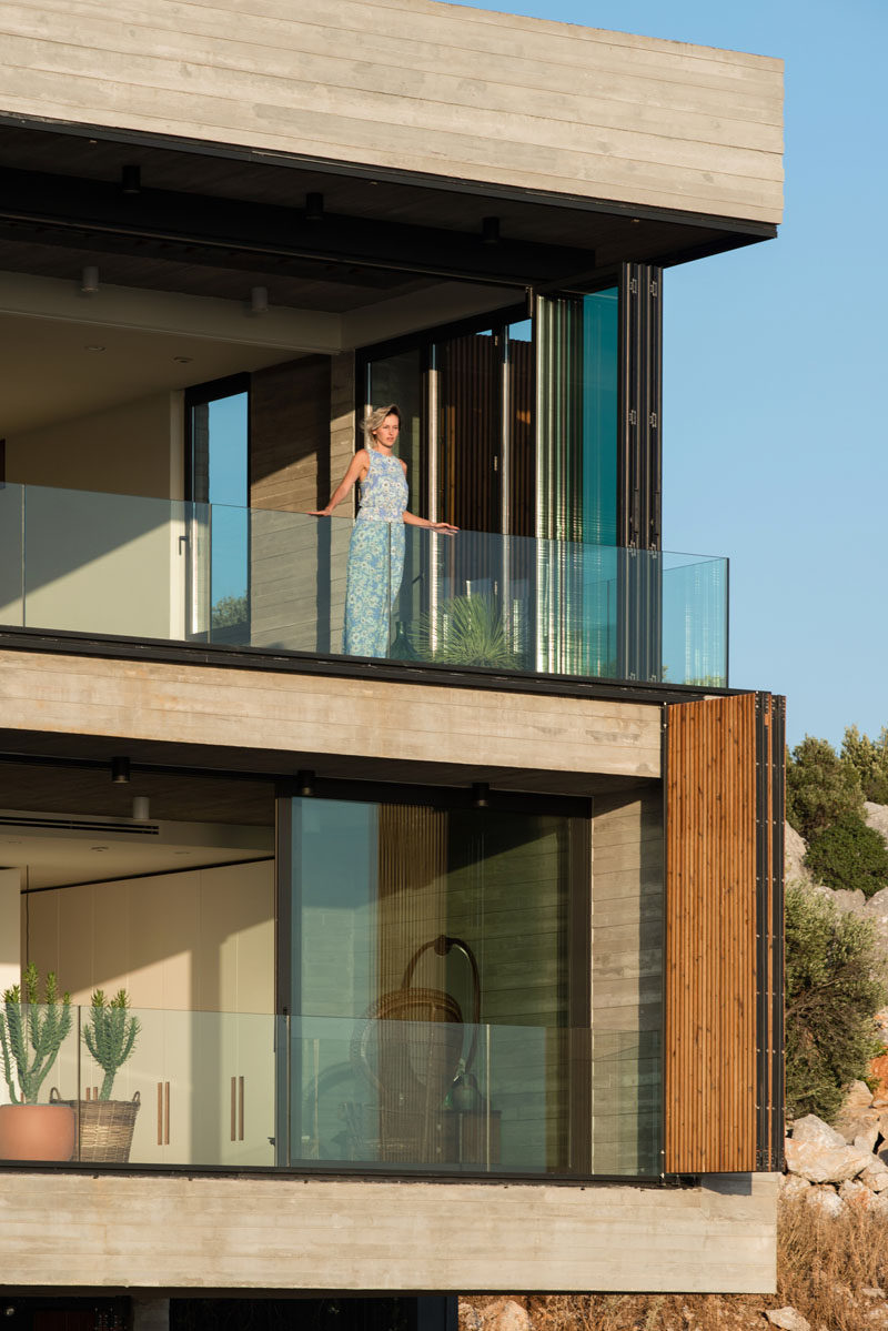 Concrete, steel, stone, wood and glass are the main materials used throughout this home.
