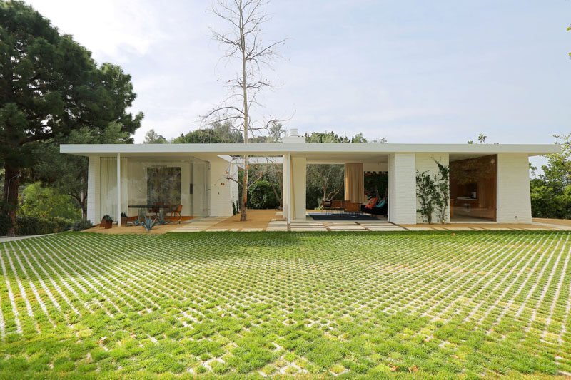 In the Hollywood Hills area of Los Angeles, California, a small one bedroom home, whose design echoes mid-20th Century horizontal lines, was added to an existing property.