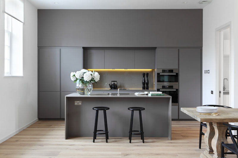 Kitchen Design Idea - 10 Inspirational Examples Of Kitchens With Integrated Fridges // The integrated fridge in this kitchen makes the space feel cleaner and more modern by allowing the space to be dominated by clean lines.