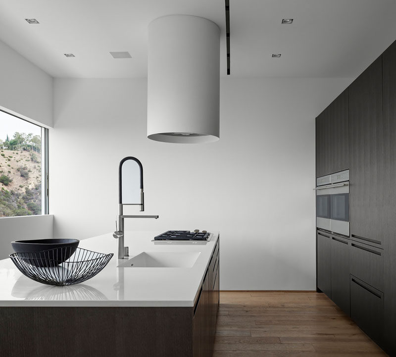 KITCHEN DESIGN IDEA - 7 Kitchen Sinks Integrated Into The Countertop // The large sink on this island seamlessly turns into countertop on all four sides.