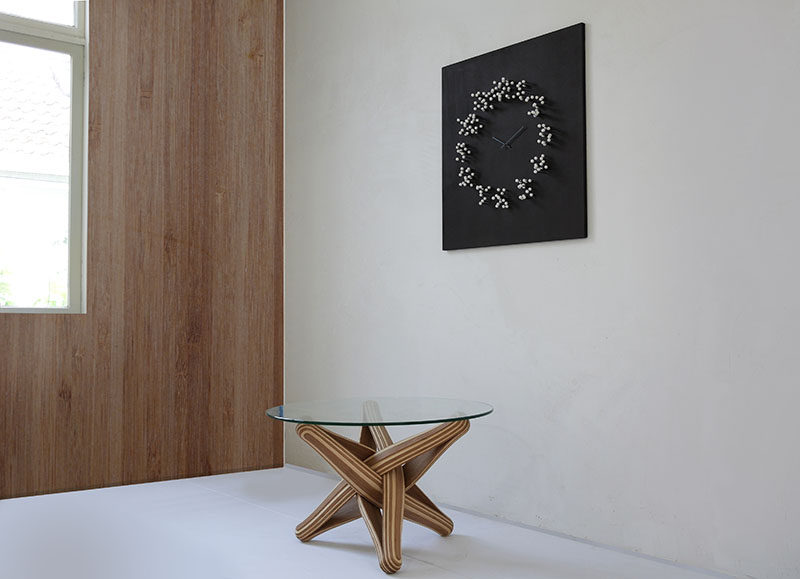 When you move around this clock, for example side to side, the numbers dissolve and transform into different shapes, resulting in an optical illusion and making the clock appear more as a piece of art than a device to tell time.