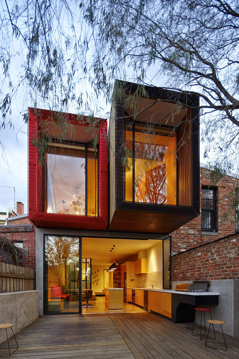 23 Awesome Australian Homes That Perfect Indoor / Outdoor Living // In this home, folding glass doors can be opened to the backyard, with the counter and lower cabinets in the kitchen continuing outside for an outdoor kitchen and barbeque.