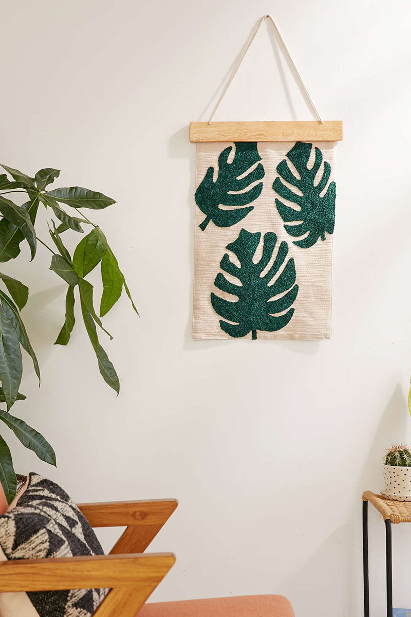 17 Ways To Introduce Botanical Designs Into Your Home Decor // This wall hanging adds texture, warmth, and botanicals to your home - three things no home should be without.