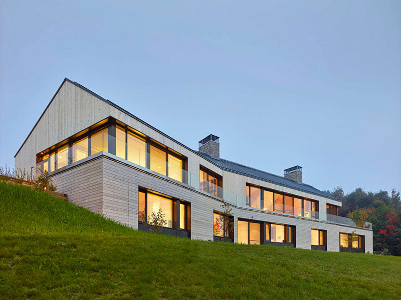 Atelier Kastelic Buffey have recently completed the Hilltop House, that sits on top of a slope within the Niagara escarpment in Ontario, Canada.