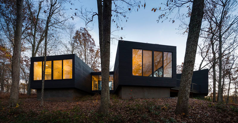 This house has been laid out in different volumes, bedrooms on the left, then the entryway, the living room, the deck and then the guest area.