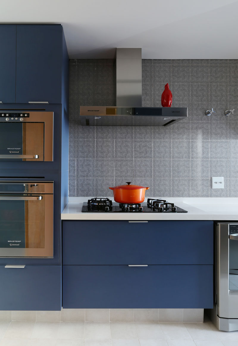 Kitchen Design Ideas - Deep Blue Kitchens // Matte blue cabinetry and stainless steel hardware and appliances give this kitchen a clean look and modern feel.