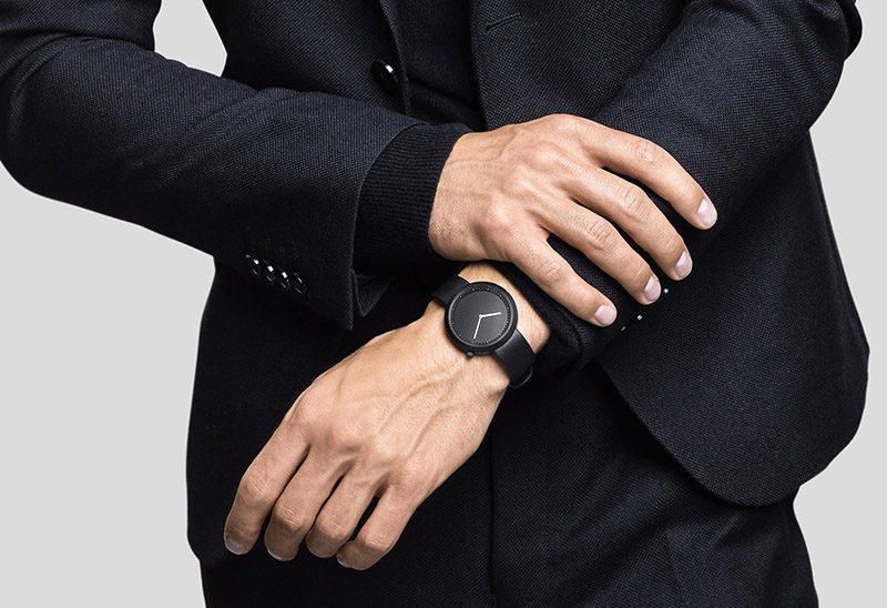 The Ultimate Gift Guide For The Modern Man (40+ Ideas!) // A Minimalist Black Watch