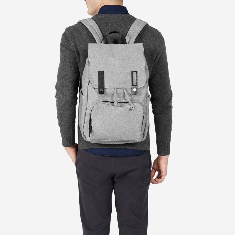 The Ultimate Gift Guide For The Modern Man (40+ Ideas!) // A Stylish Backpack For Guys