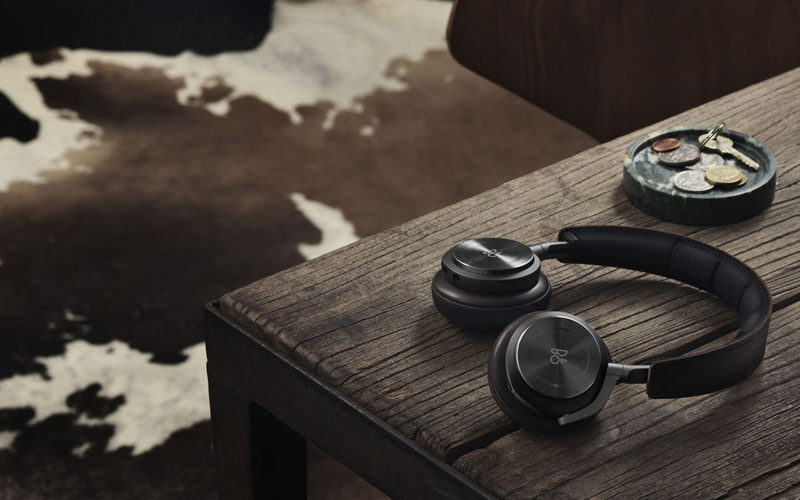 The Ultimate Gift Guide For The Modern Man (40+ Ideas!) // Wireless Headphones