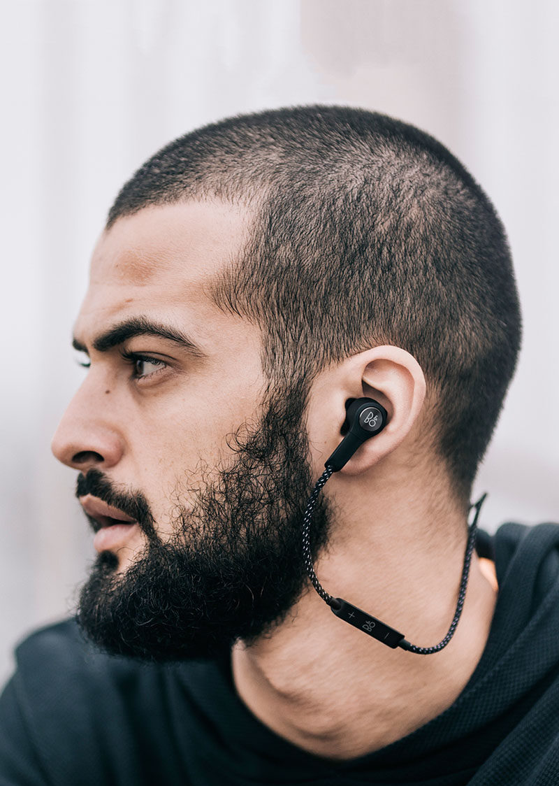 The Ultimate Gift Guide For The Modern Man (40+ Ideas!) // Wireless Earphones