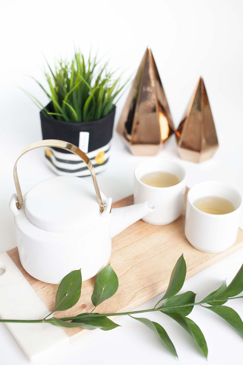 Gift Ideas For Tea Drinkers // This minimal tea set gives the recipient exactly what they need in order to get their tea obsession started.