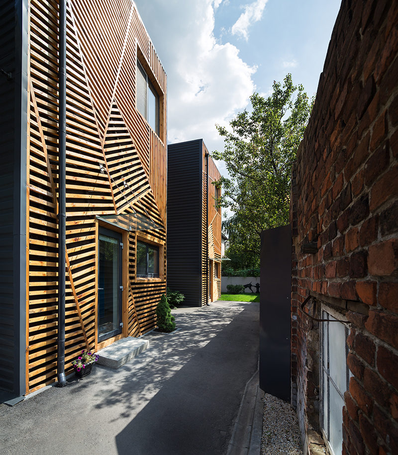 When Pominchuk Architects were designing these townhouses in Kharkiv, Ukraine, they decided to use wooden strips arranged in a geometric design to create a unique facade.