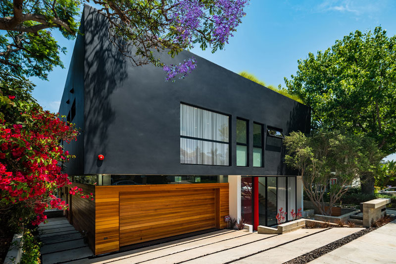 hu mn+ lab,+inc., a design build lab, have recently completed this residential home in Los Angeles, California, that's located on a hillside.