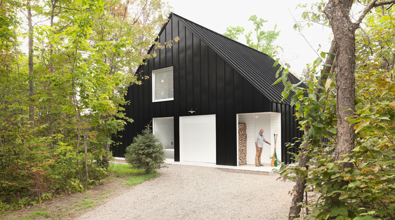 Taking inspiration from the typical architecture of an alpine chalet, Canadian design firm la SHED have designed this lakeside chalet in Lanaudière.