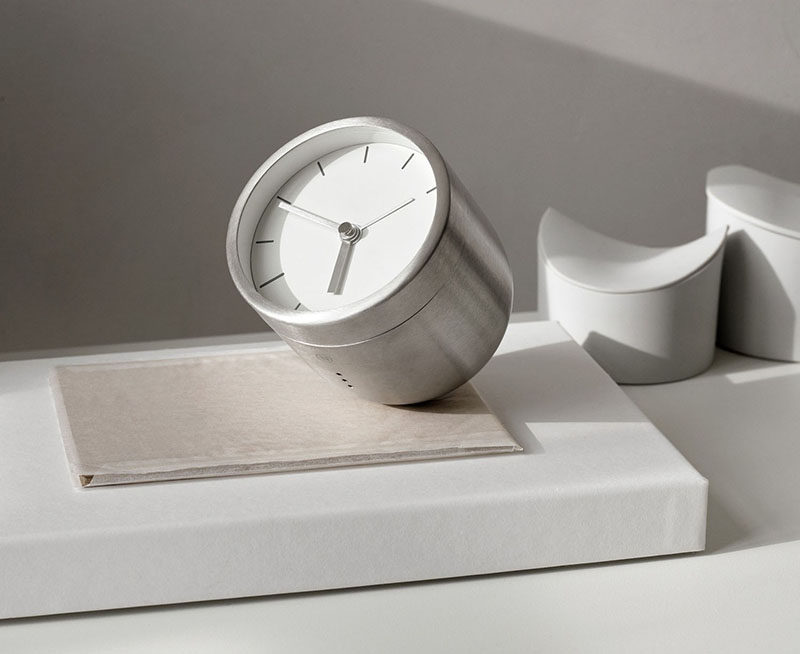 If they'd rather know how much time has passed just by looking up, this silver tumbler clock will keep them on track and their desk looking stylish. #GiftIdeas #Architect #InteriorDesigner #ModernGiftIdeas