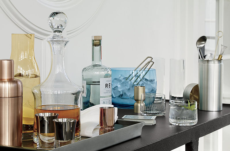 Decorative outlet bar tray